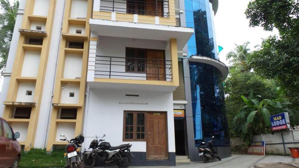 Adhithya Apartments Guruvāyūr Eksteriør billede