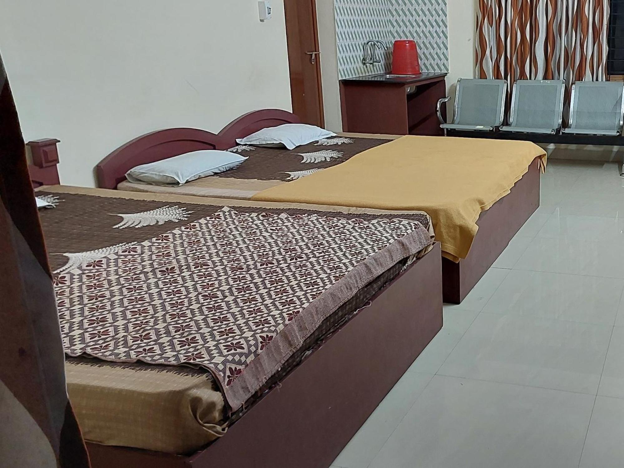 Adhithya Apartments Guruvāyūr Eksteriør billede