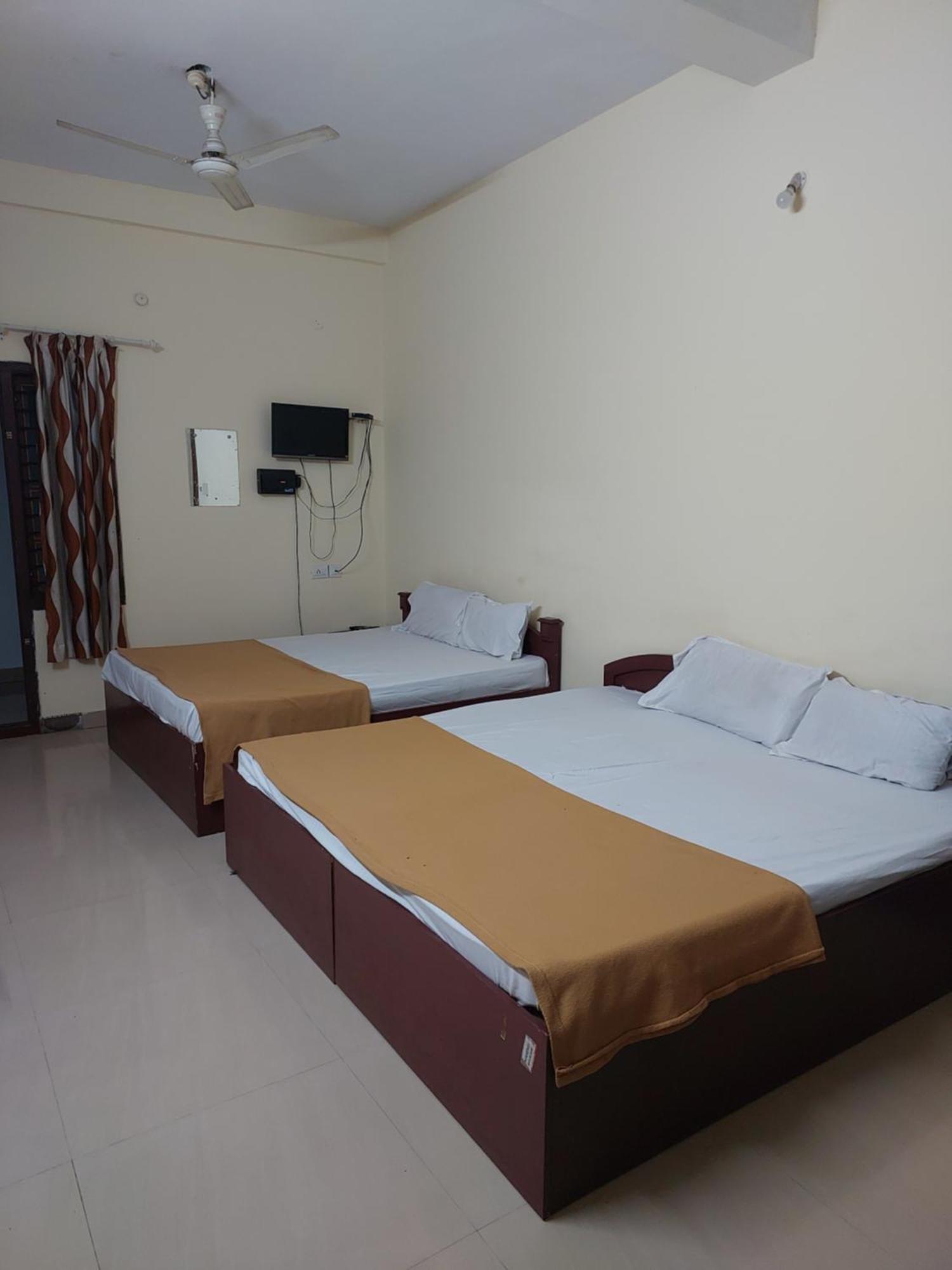 Adhithya Apartments Guruvāyūr Eksteriør billede