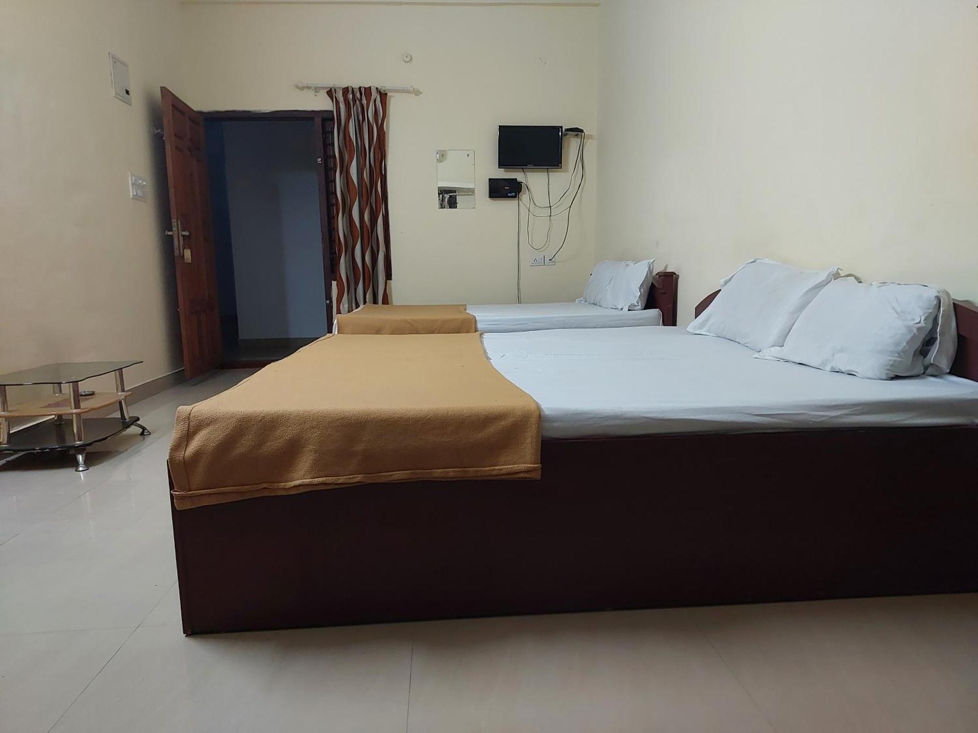 Adhithya Apartments Guruvāyūr Eksteriør billede